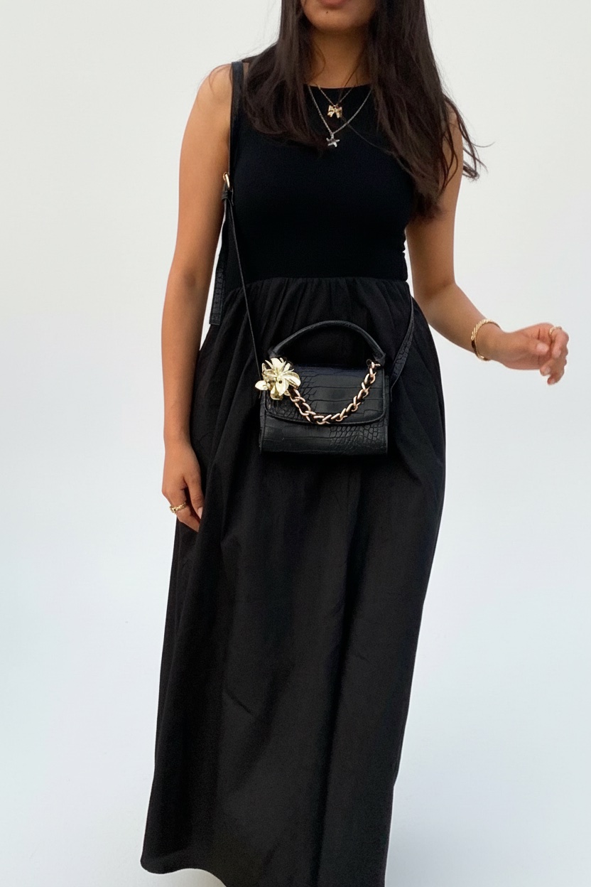 Robe noir tres jolie