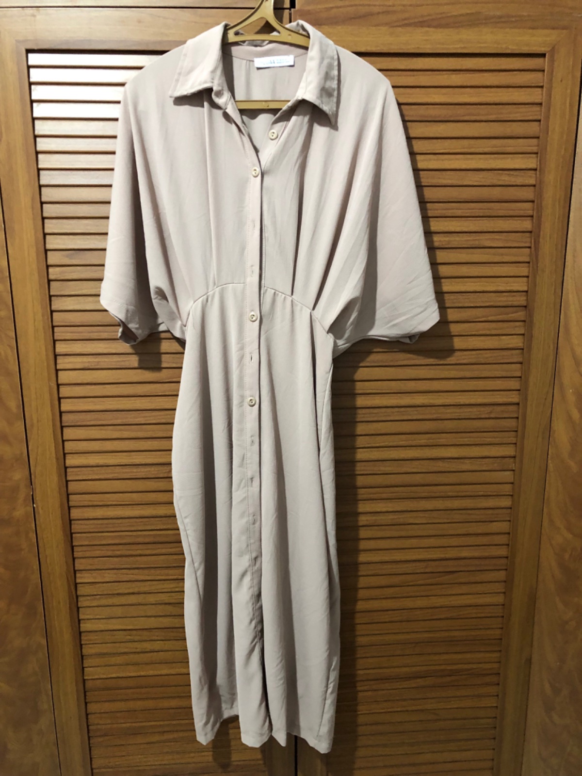 Robe beige tres chic