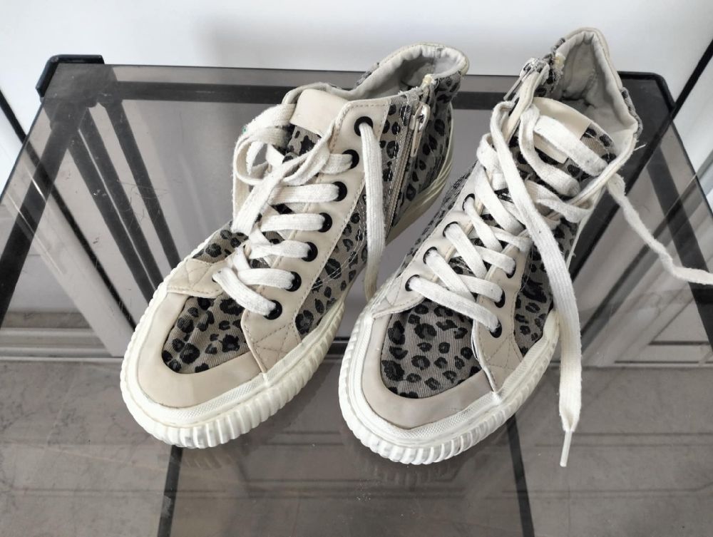 Des converses a vendre
