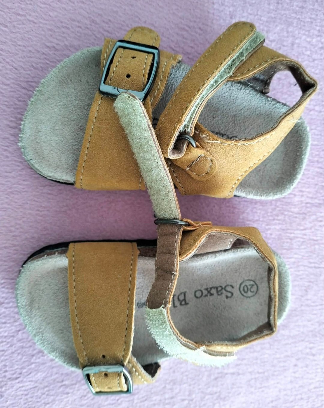 Des sandales pour bébé garçon 