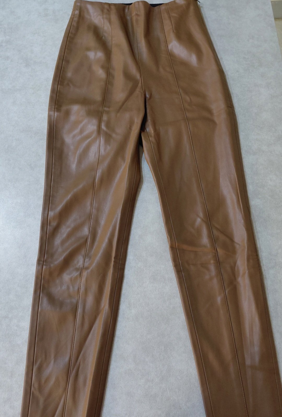 Pantalon simili cuir marron taille 36
