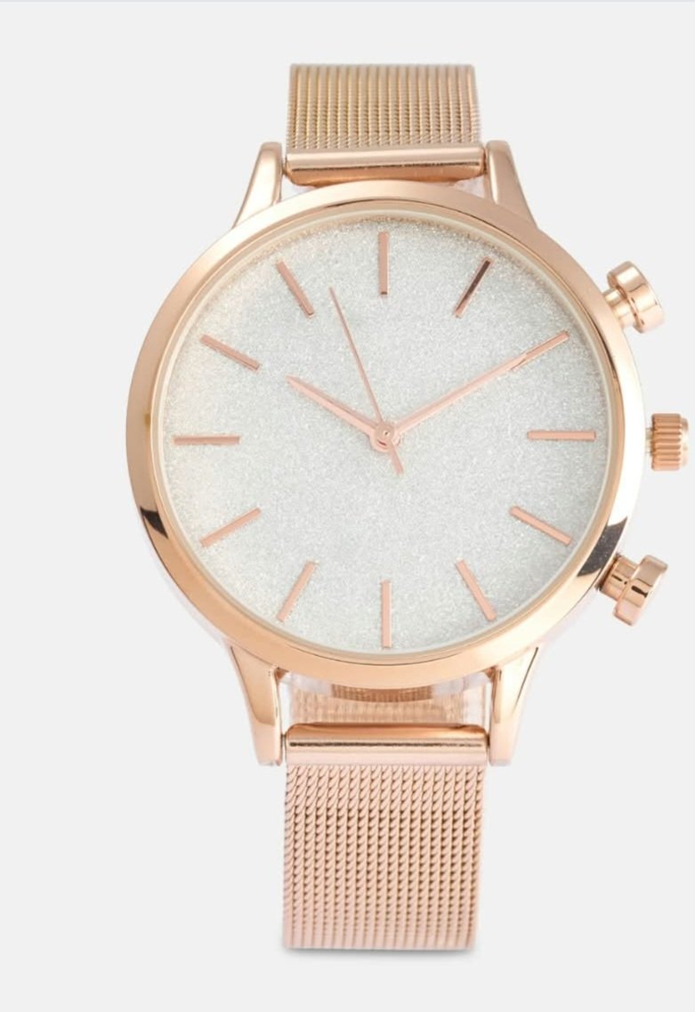 Montre Anna field