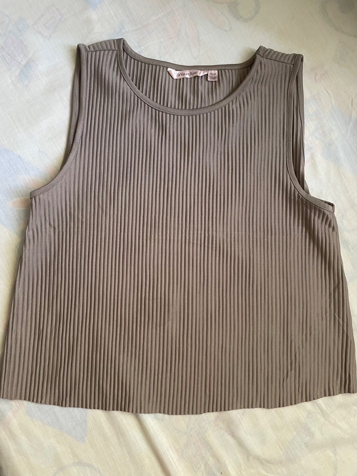 Pullt nude marque la vie en ros
