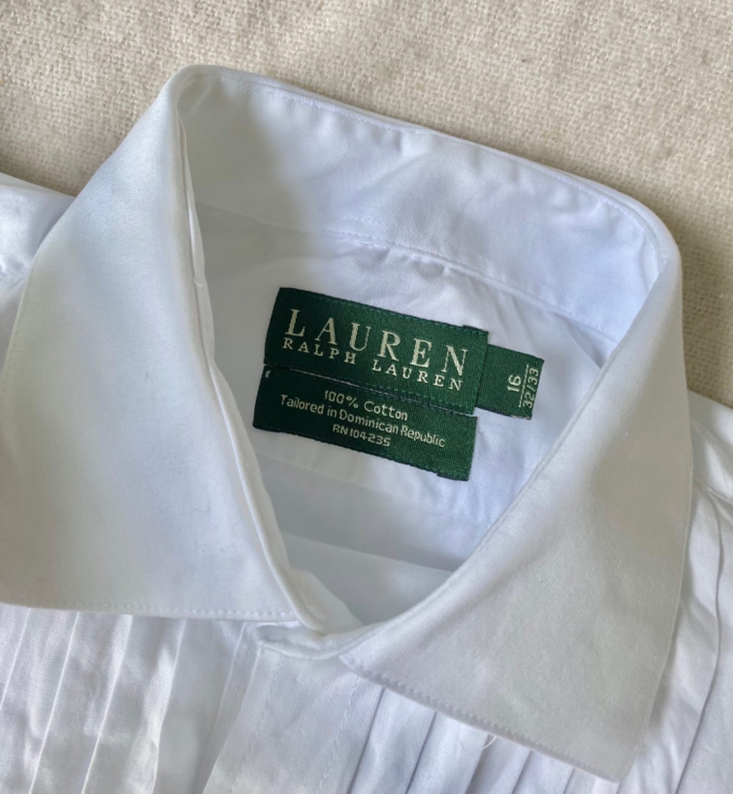 Chemise de smoking homme avec poignet mousquetaire avec boutons bijoux 