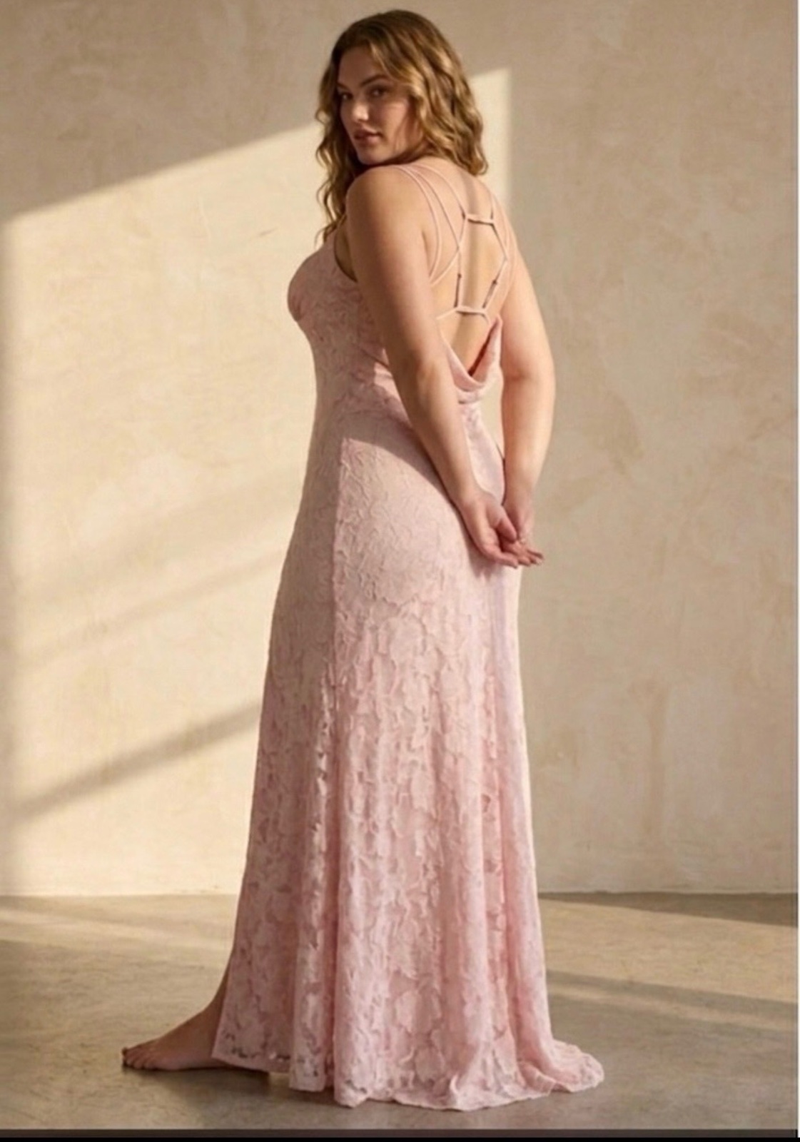 Robe de ceremonie Asos rose bebe grande taille maxi 46 