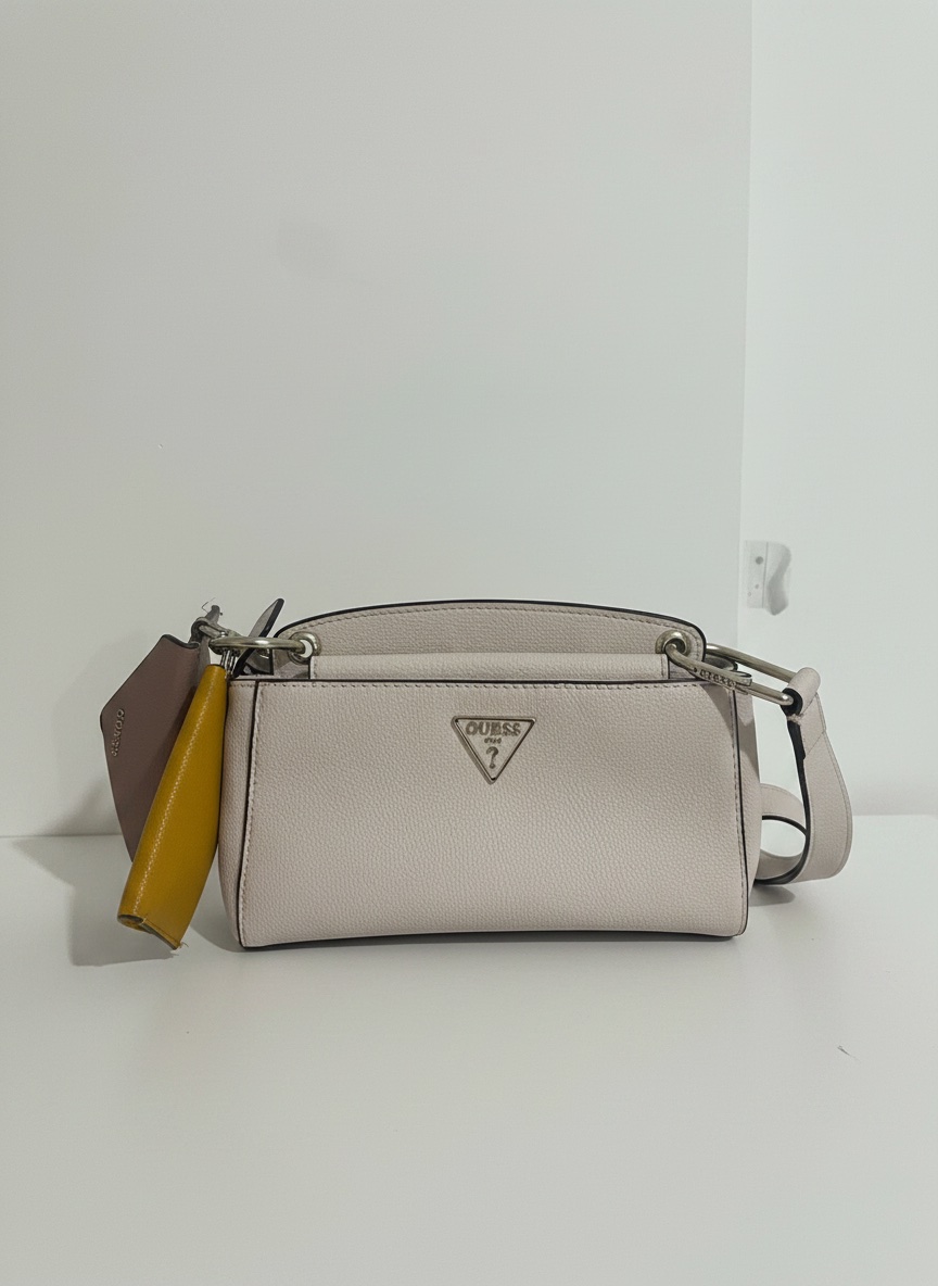 Sac Guess d'origine rose bebe tres bon etat