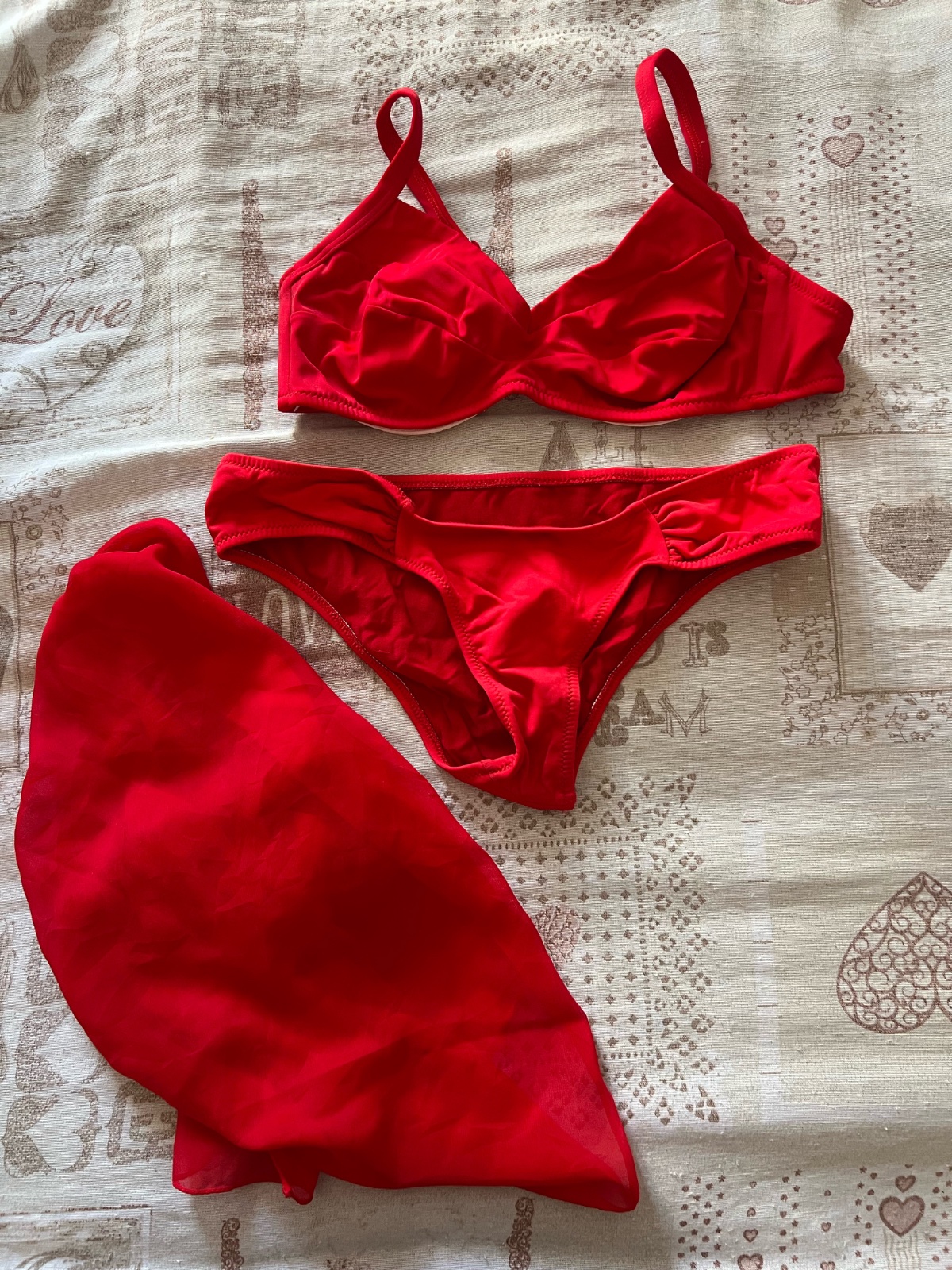 Bikini rouge avec cache maillot