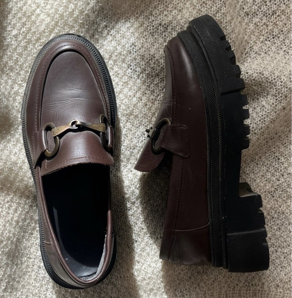 des chaussures marron 