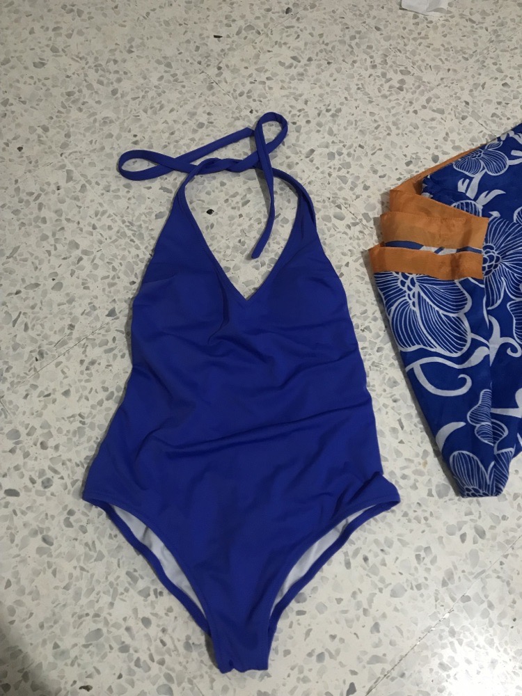 maillot avec son cache