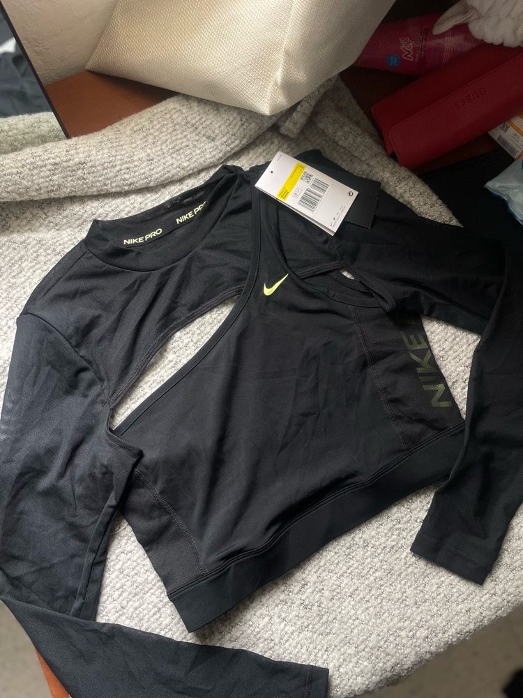 Top haut pull sport nike noir