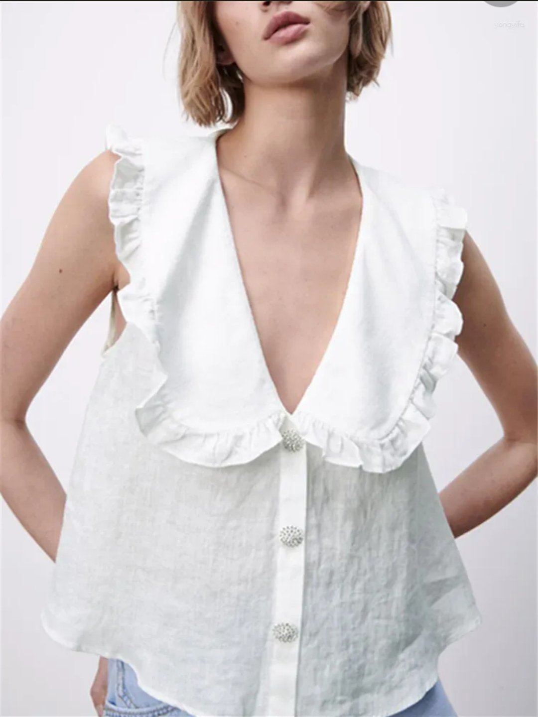 Haut zara en lin bottons strass, col claudine taille S