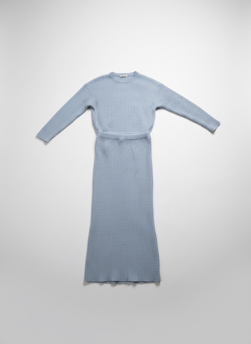Ensemble laine bleu ciel pour fille jupe droite et haut de la marque zeen 🩵🩵🩵🩵