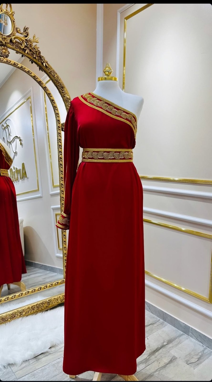 Robe rouge je m'en fou 