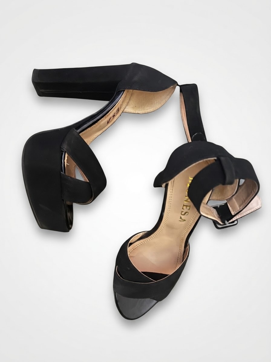 Sandales à talons hauts et épais (block heels) de la marque Monesa.