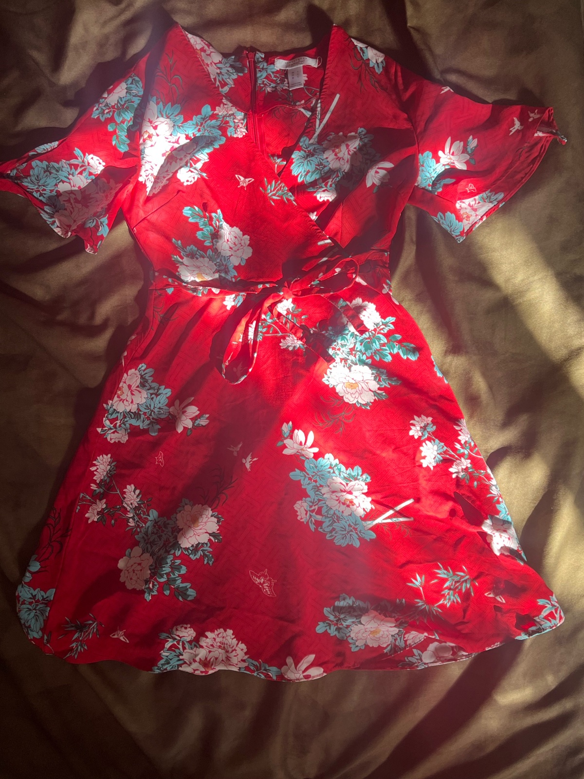 Robe courte rouge à motif floral Style cache-cœur