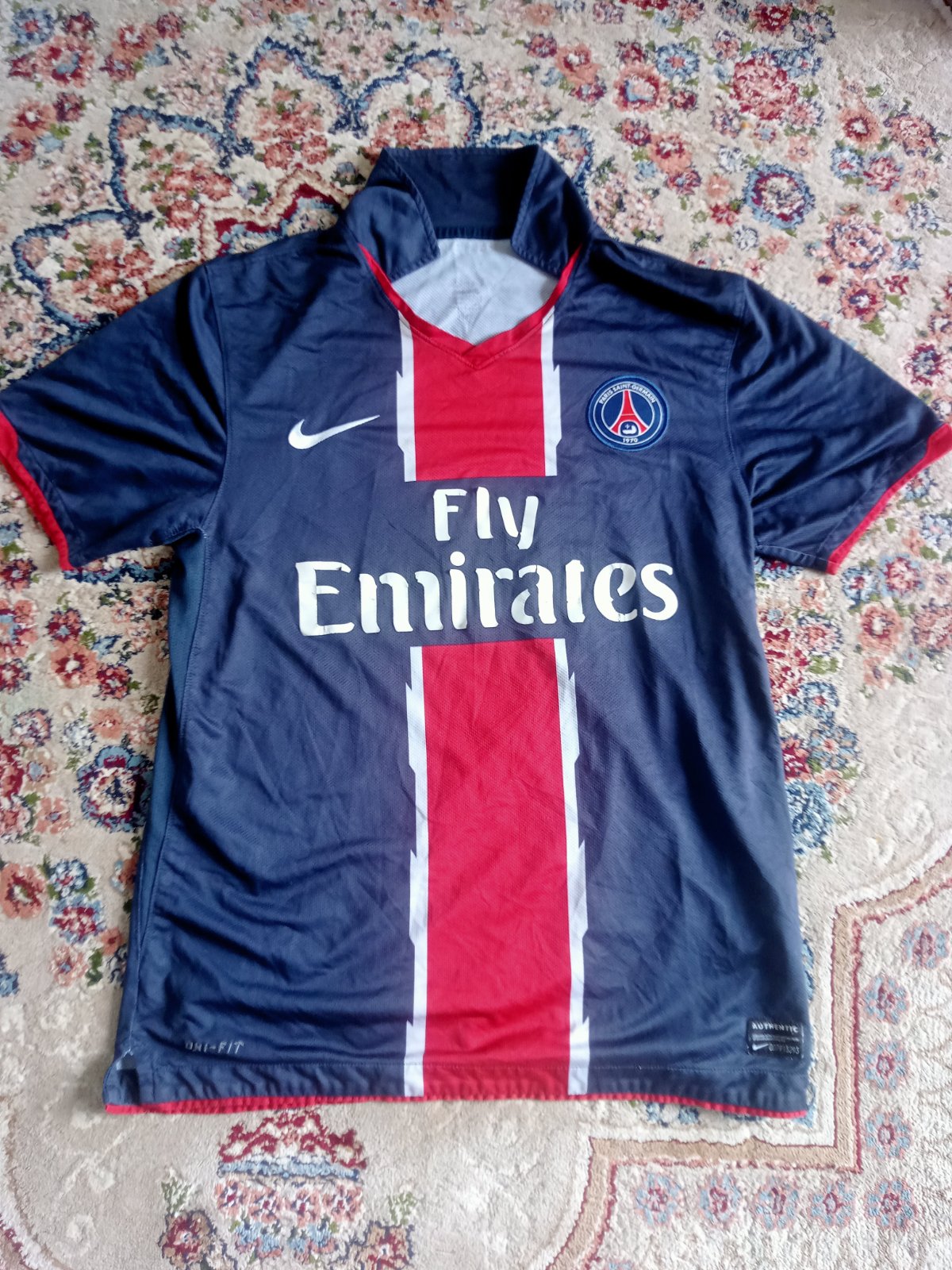 2 t-shirt PSG taille M et real Madrid taille XLde ma