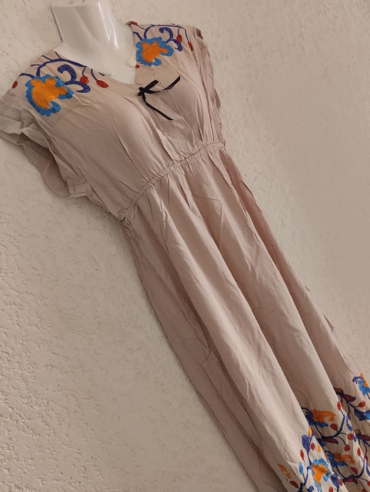 Superbe robe Brodée made in EGYPT سلعة مصريّة حرة 