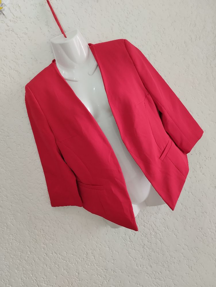 Pour vos cérémonies de soutenances 🤩🤩 Un super blazer Marque FAINA 