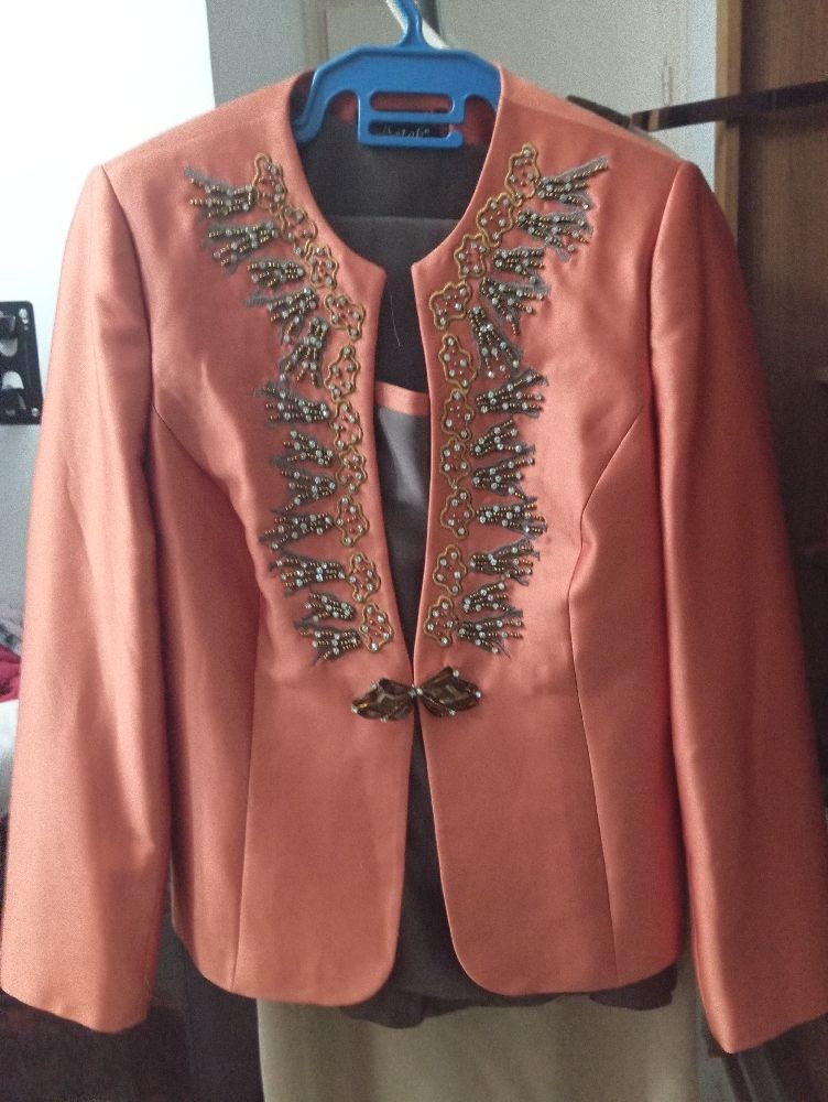 Ensemble  soiré  argenté et orangé satiné taille 44-46 