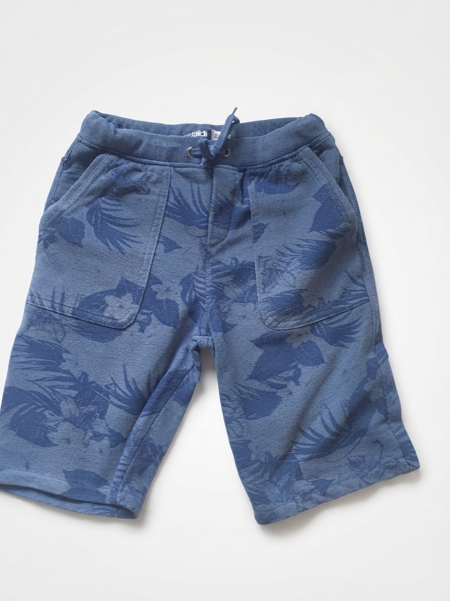 Short bleu jamais porté  importé de france