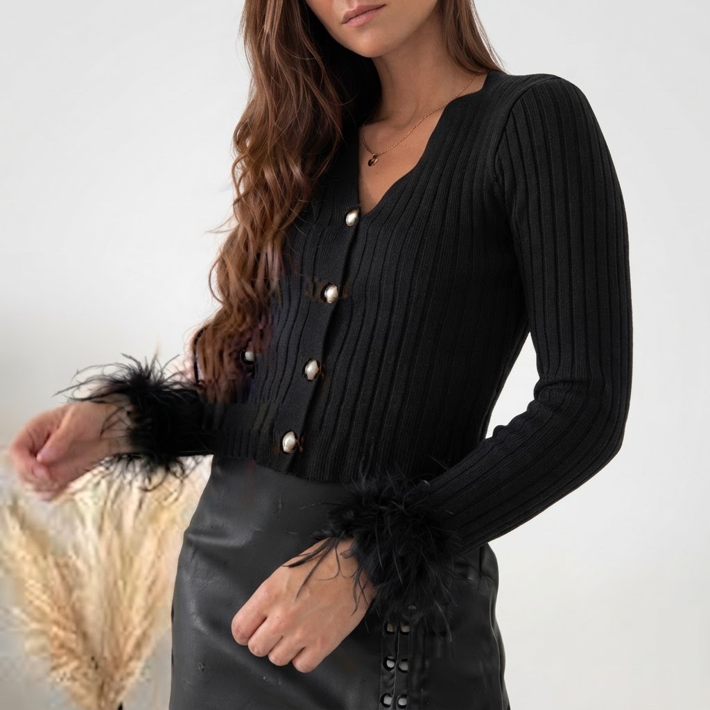 Élégant gilet noir en maille côtelée rehaussé de poignets en plumes duveteuses taille S