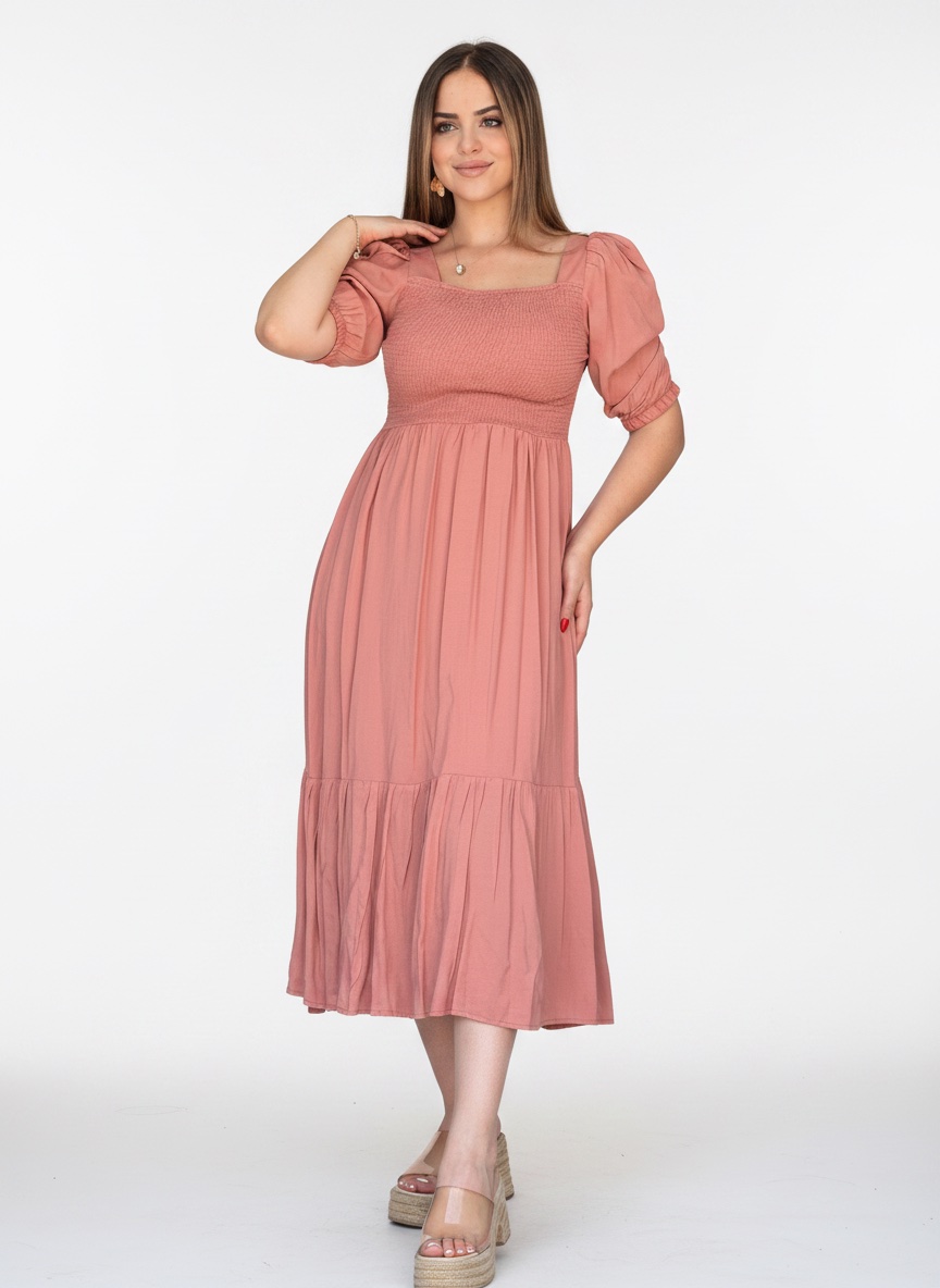 Robe rose Apricot Clothing est un modèle plissé à manches bouffantes et décolleté carré Taille 46/48