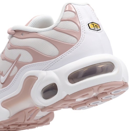 Nike Air Max Plus (aussi appelées TN)pour femme, dans le coloris « White / Pink Oxford » (référence DM2362-101). Pointure 38 ( plutôt 37/37,5)