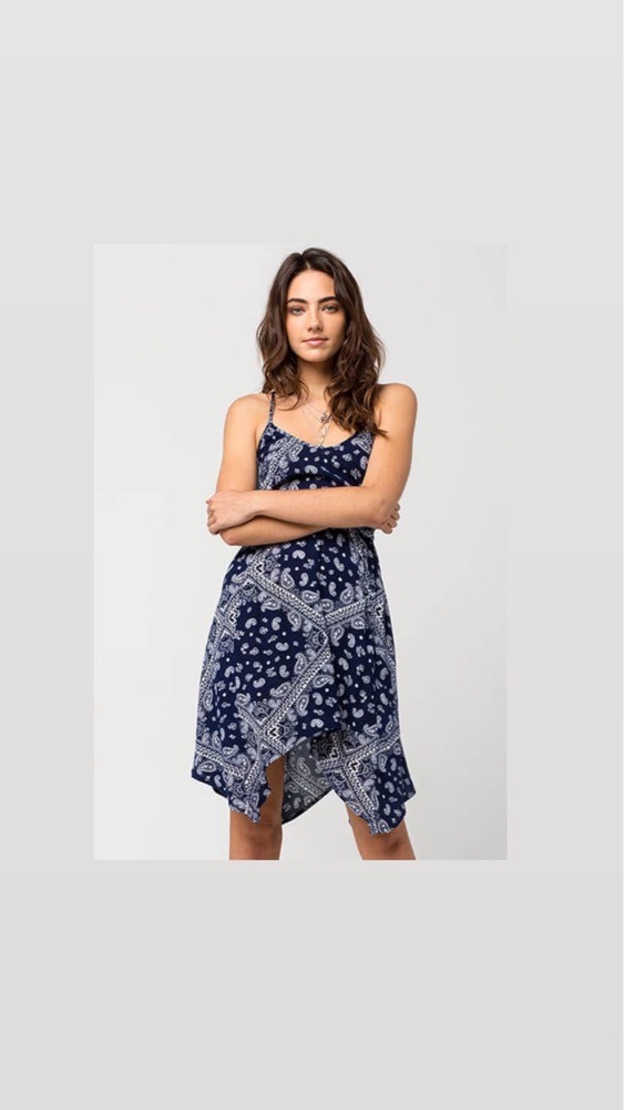 Robe jamais portée ( taille maktoub M mais tlabes 42/44)