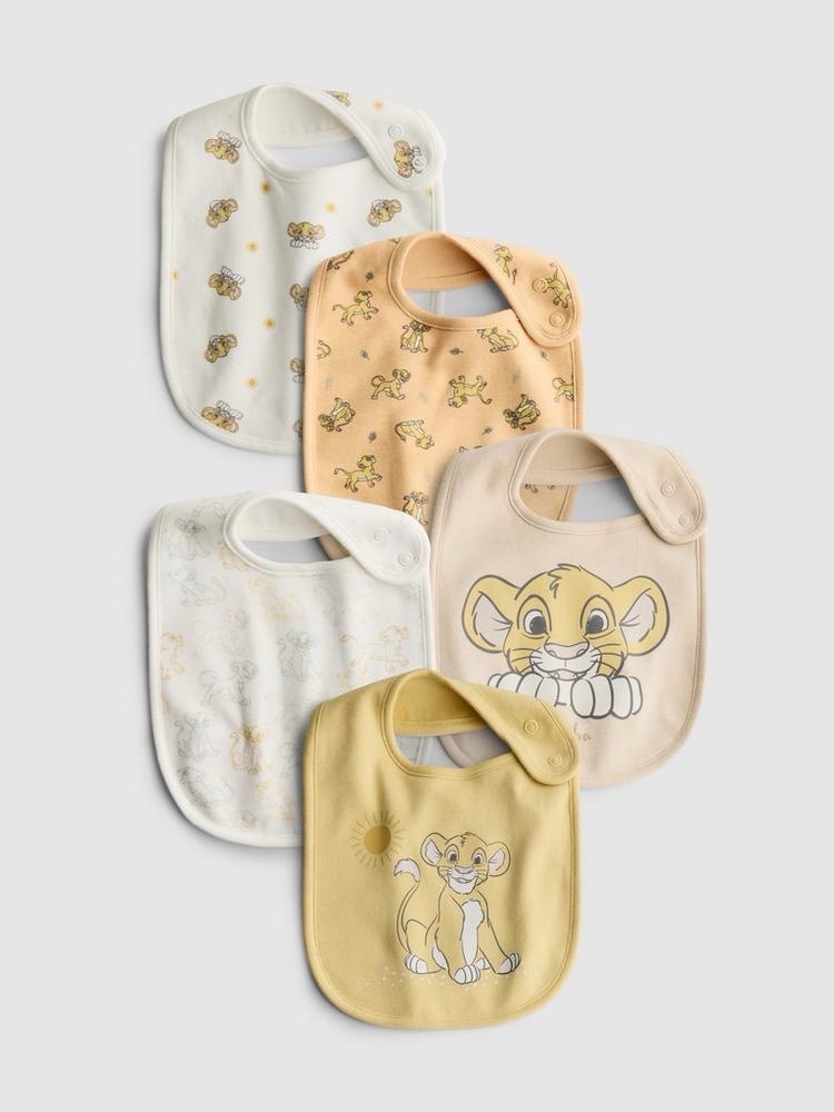 Des articles de puériculture Disney Baby de Primark, incluant un lot de 5 bavoirs Simba et une peluche doudou Winnie l'ourson 