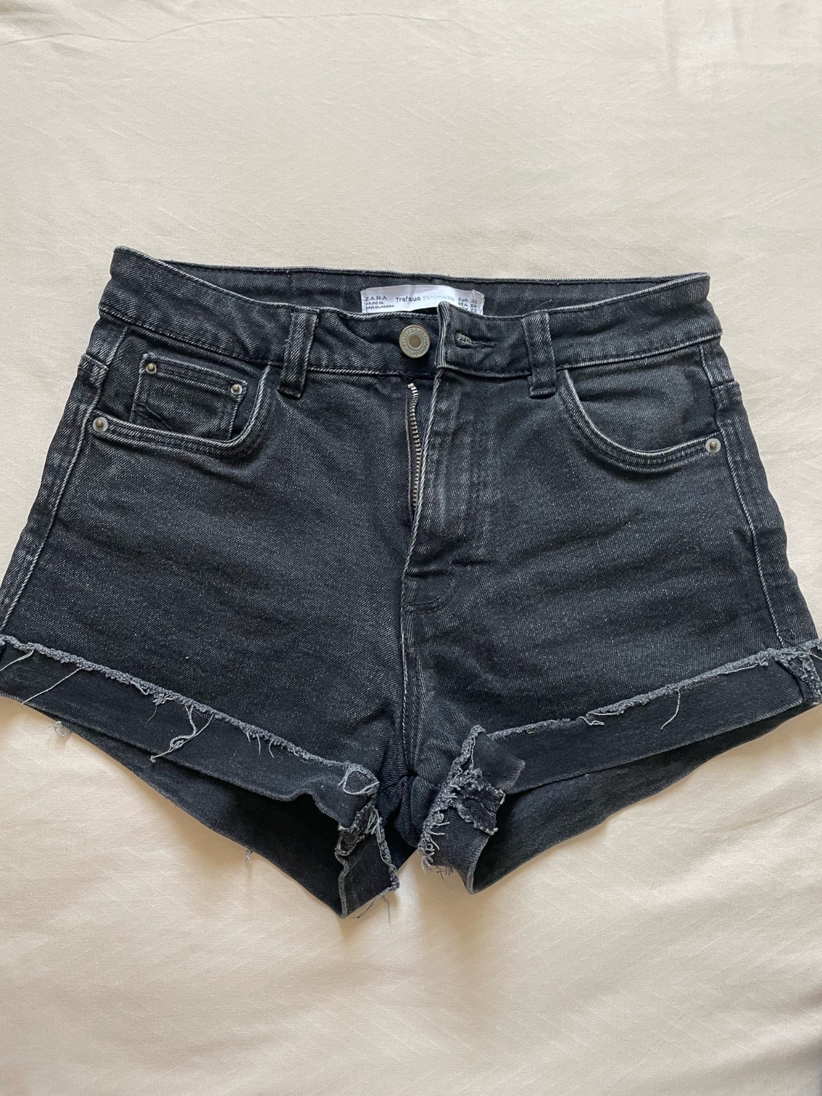 Short Zara en jean noir 