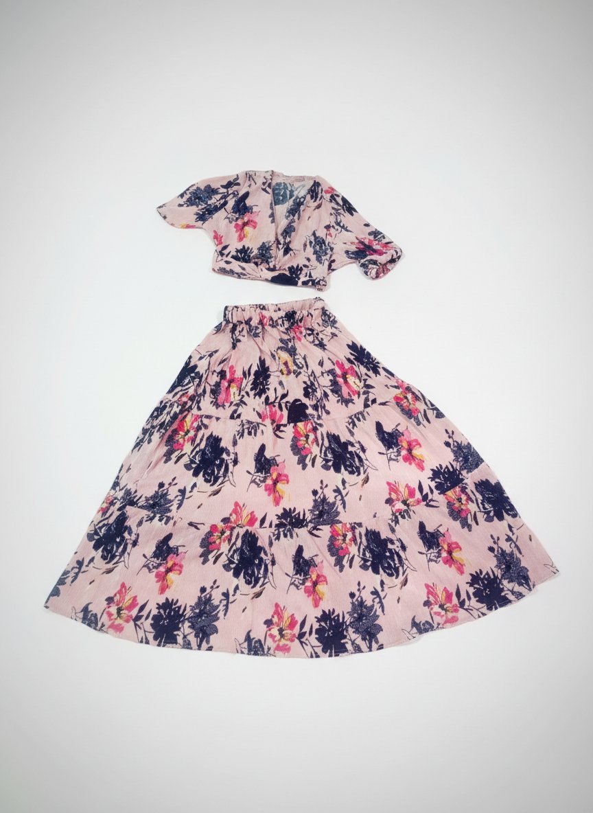 Deux pieces pour femme rose avec des fleures