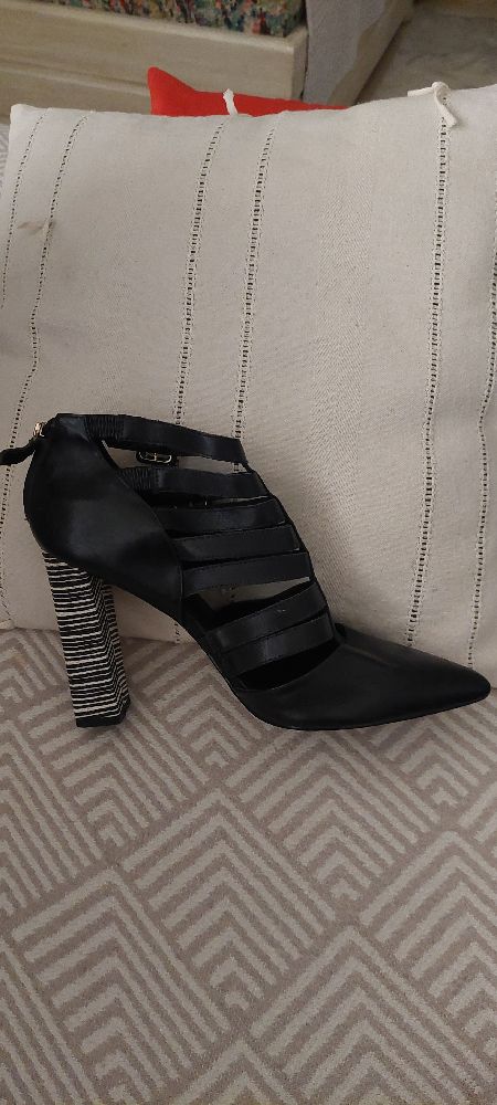 Chaussure en véritable cuir très chic de la marque capelli rossi