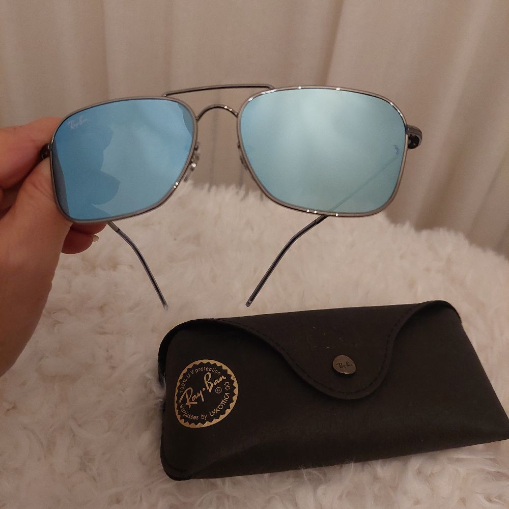Lunettes de soleil Ray ban jamais portés 