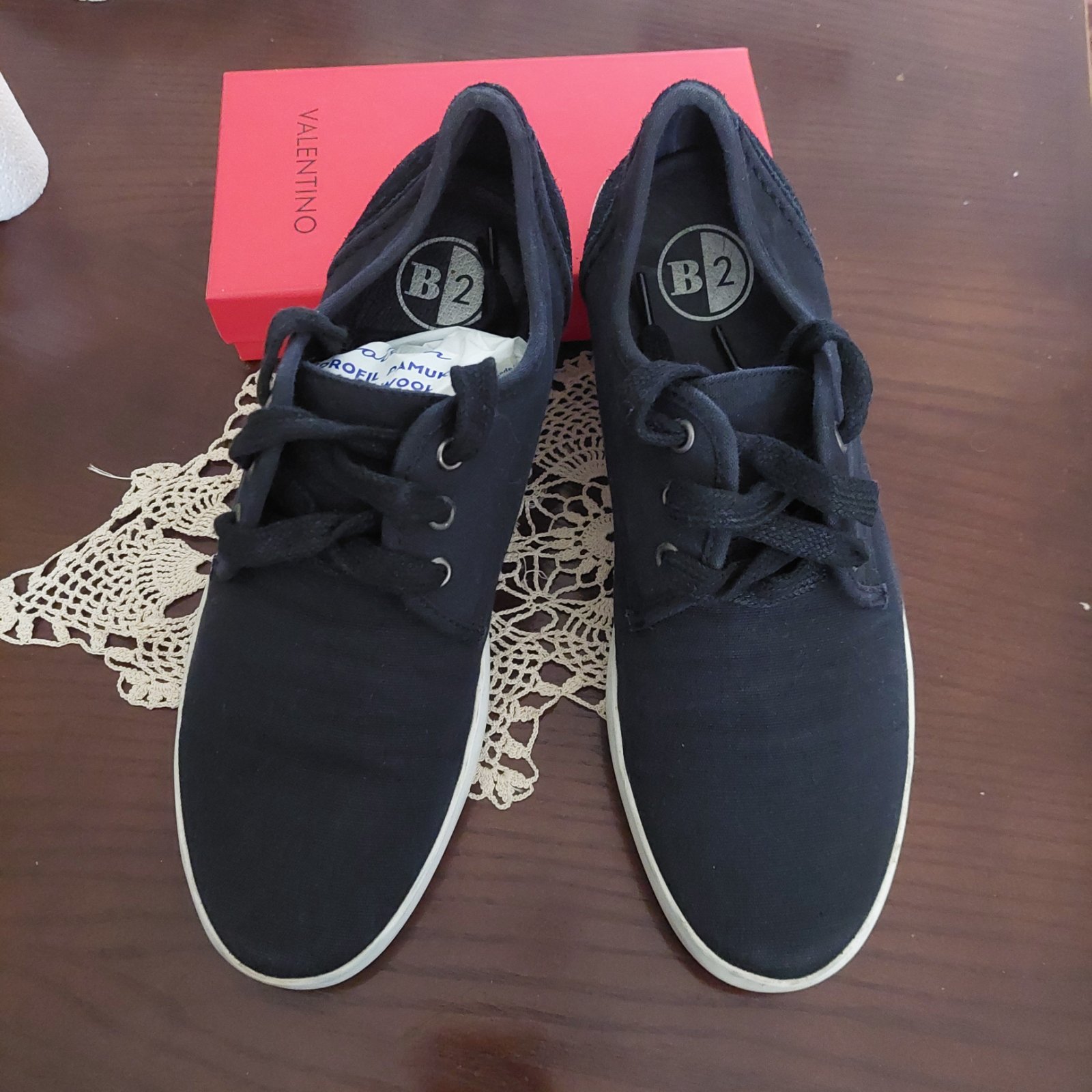 Chaussures de la marque B2 Browns