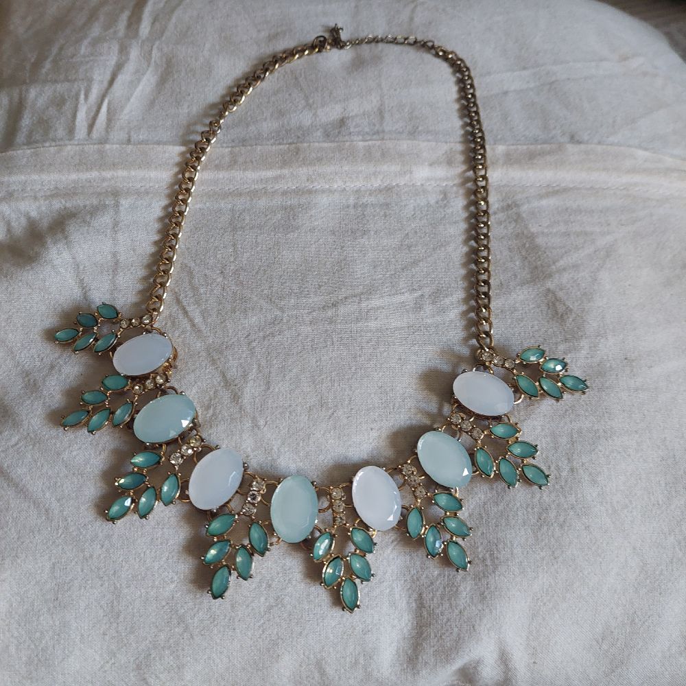 Collier en pierres