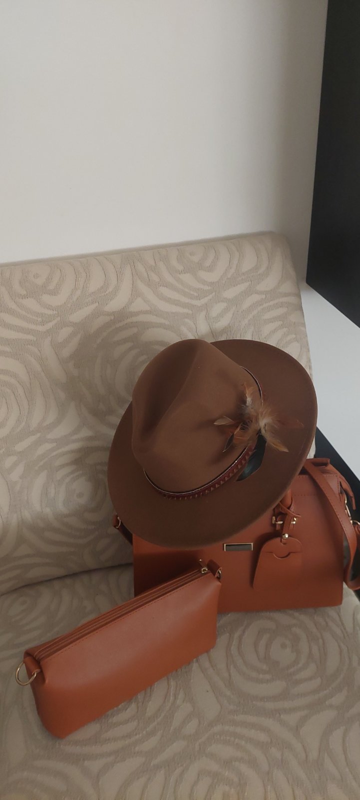 Chapeau neuf avec détails 
