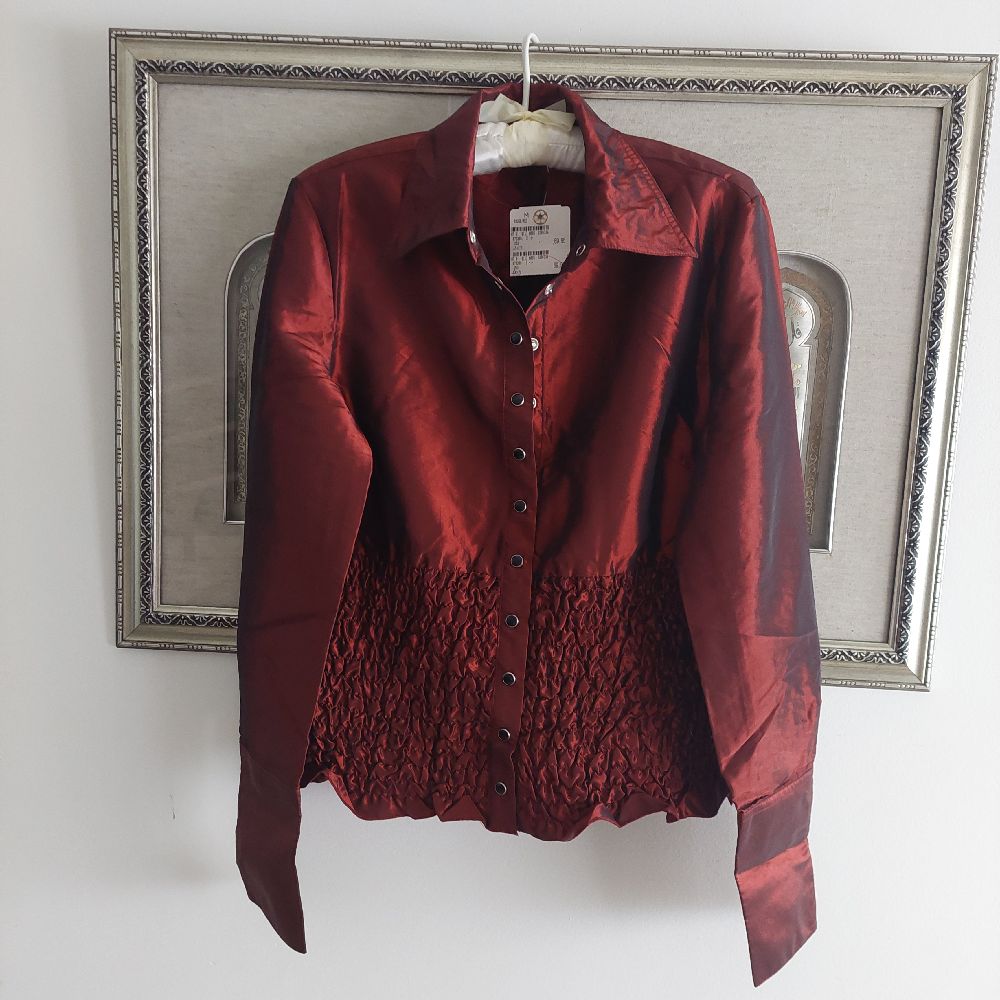 Chemise smocké au niveau de la taille 