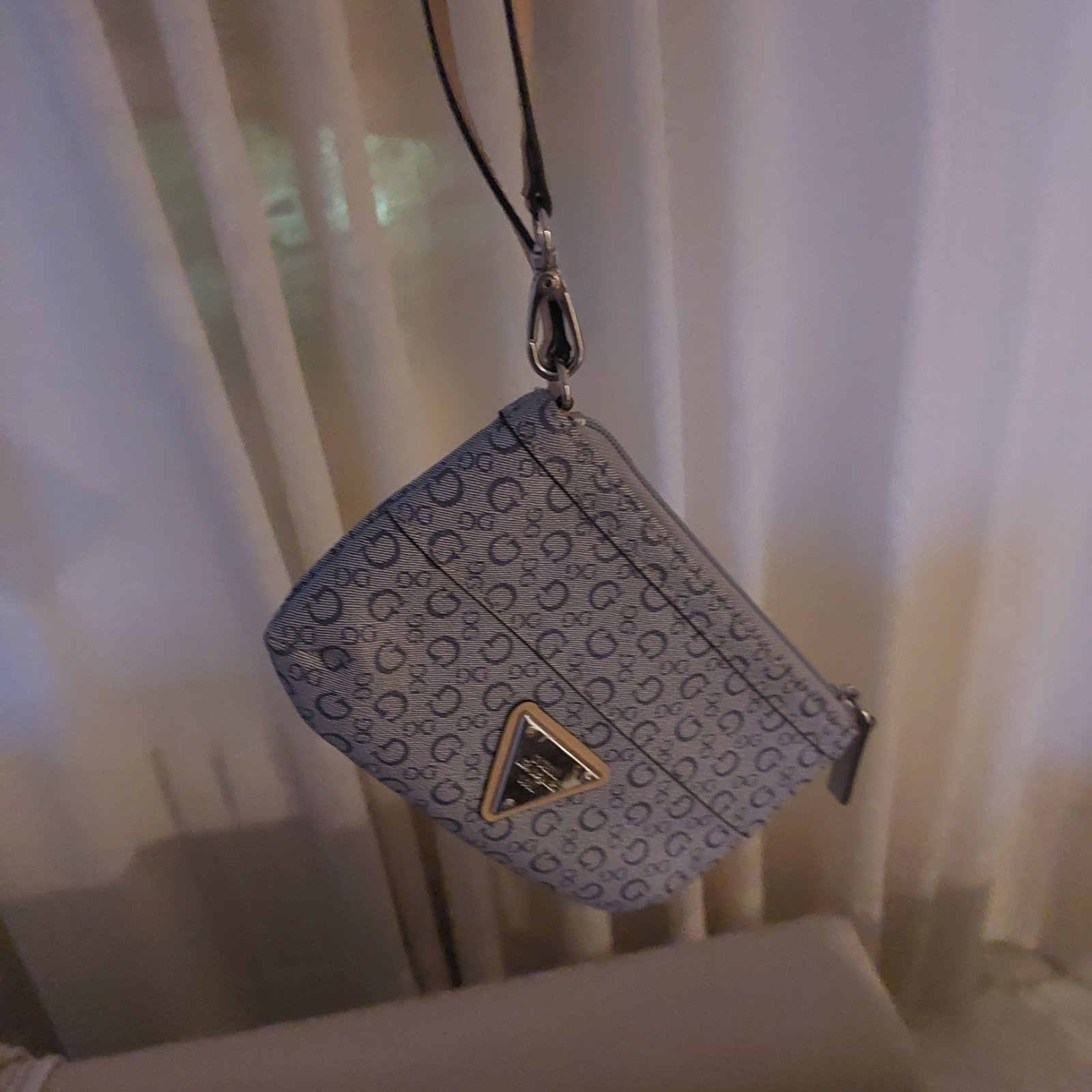 Pochette Guess 