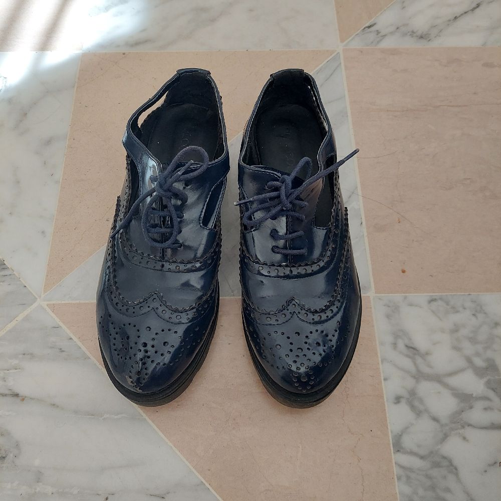 Derbies bleu marine en vernis