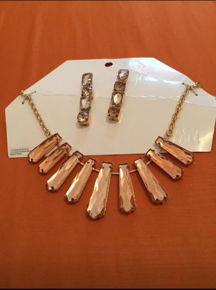 Collier et boucles