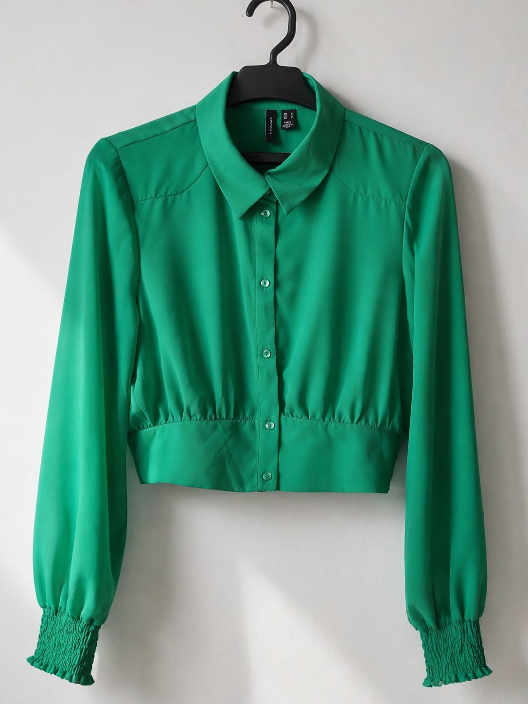 Je vends ce chemise verte 