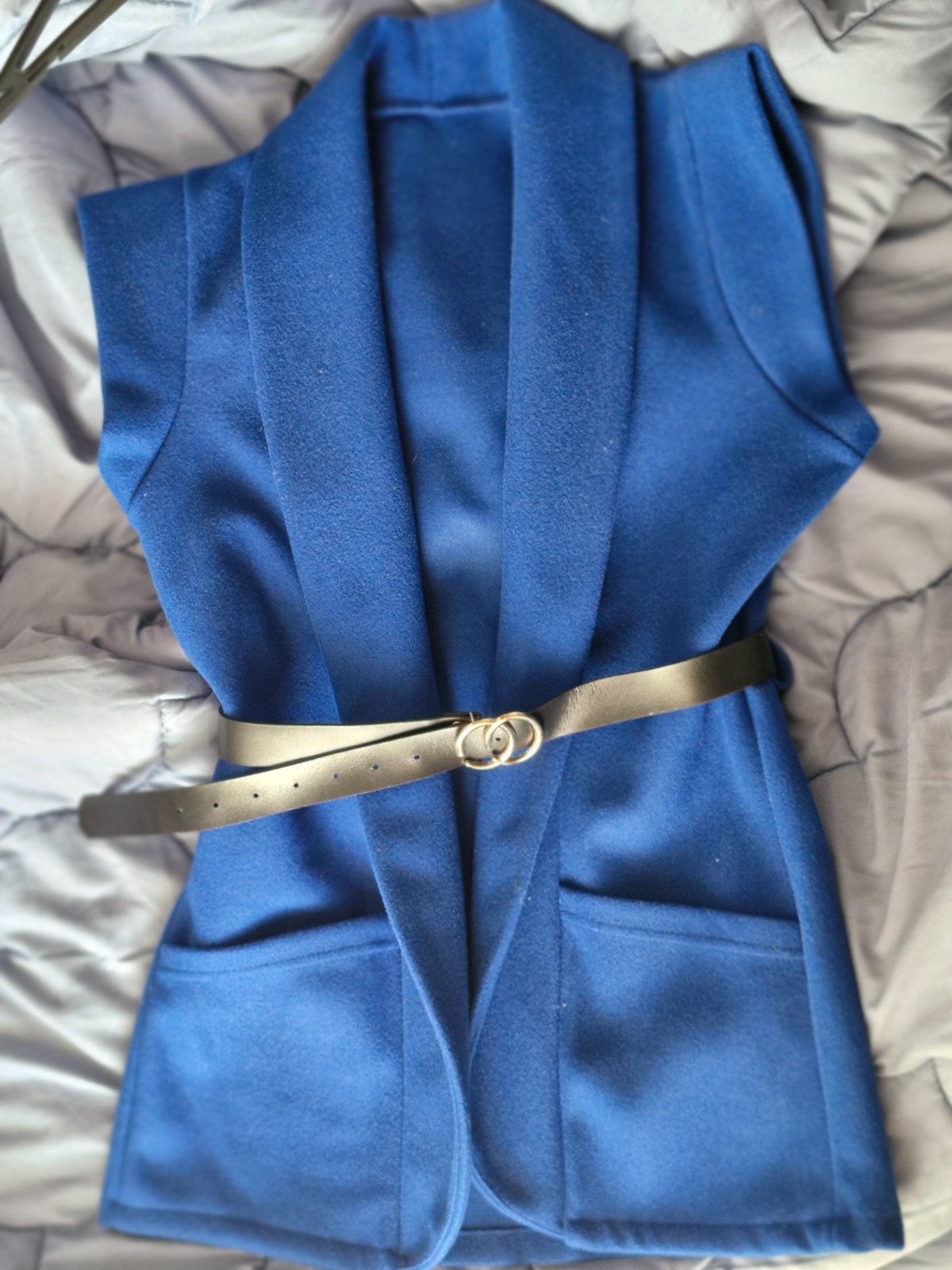 Veste cachemire bleu avec ceinture 