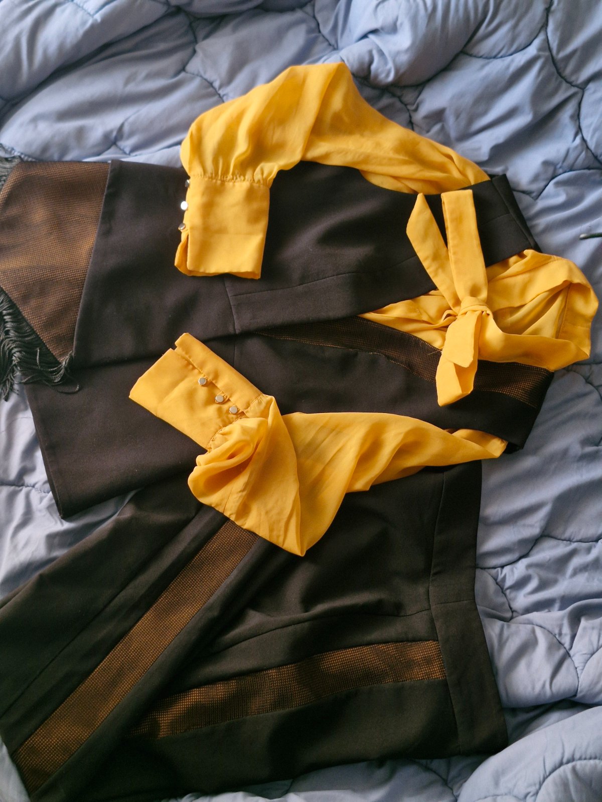 Ensemble noir et jaune 