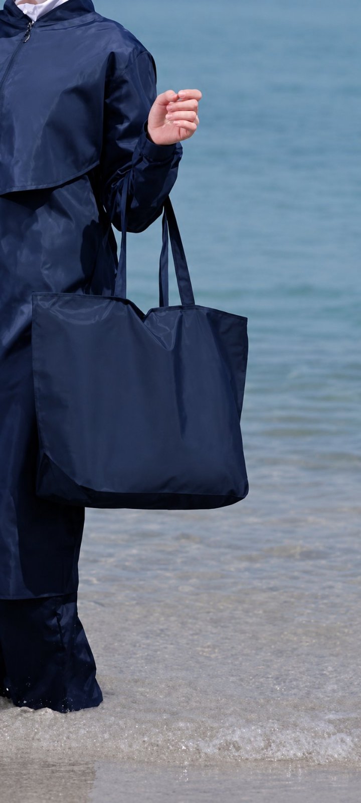Sac de plage simple léger pratique et surtout imperméable en trés bon état 