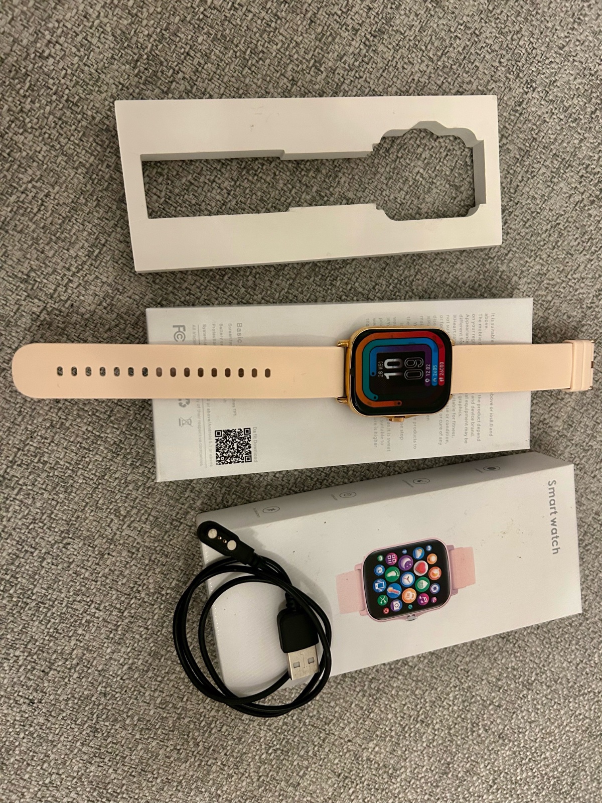 A vendre smart watch neuf jamais utilisé beige 