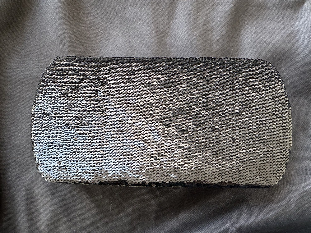 pochette noire
