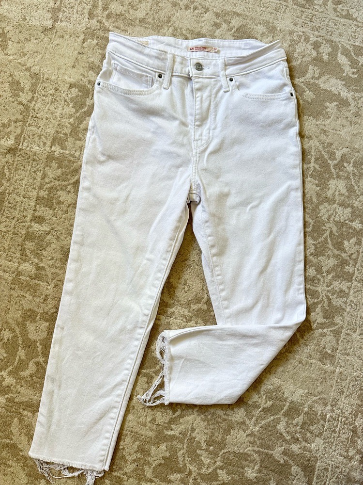 Jean cropped levi's