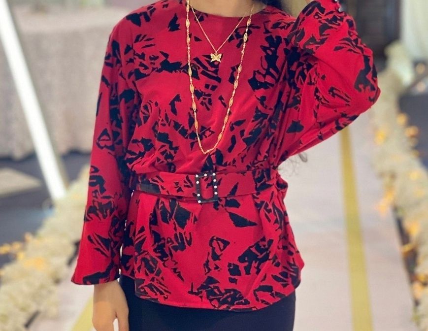 Pull rouge et noir 