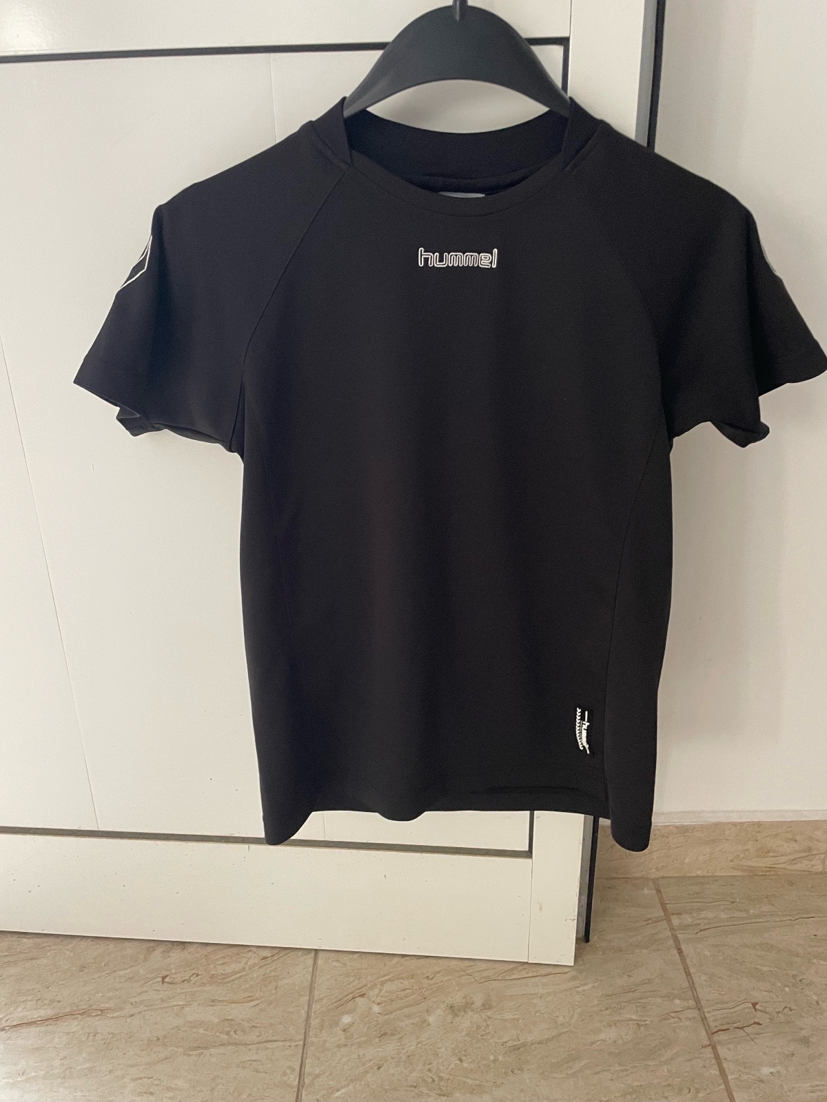 Pull de sport noir hummel 