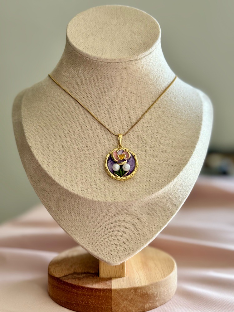 Collier Fleuram mauve, délicat et tendance 